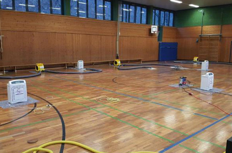 Bautrocknung nach Leitungswasserschaden in der Sporthalle Hagen - Haspe | Bauer BauTrock GmbH Hagen NRW